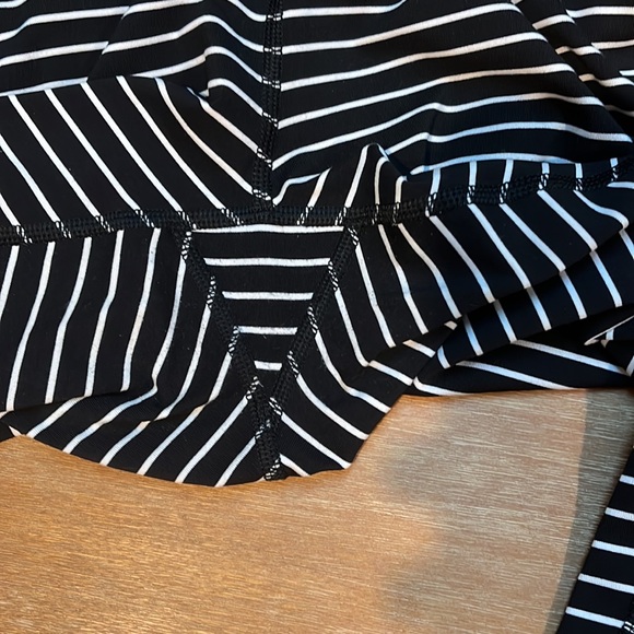 Lululemon Wunder Under Leggings 7/8 - size 6 - Picture 4 of 5